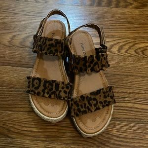 Pierre dumas size 8 platform sandal